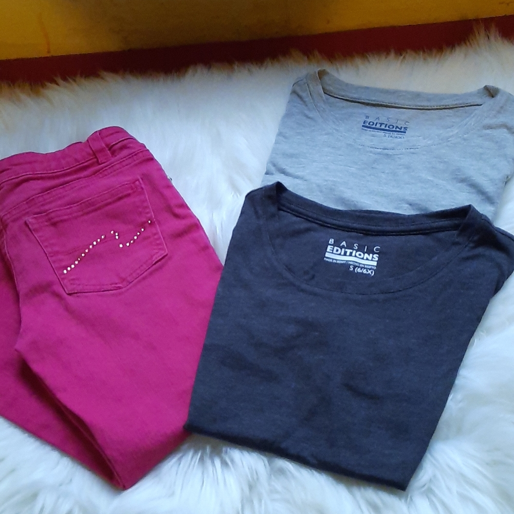Size 6 girls Arizona jeans/2NWOT tees